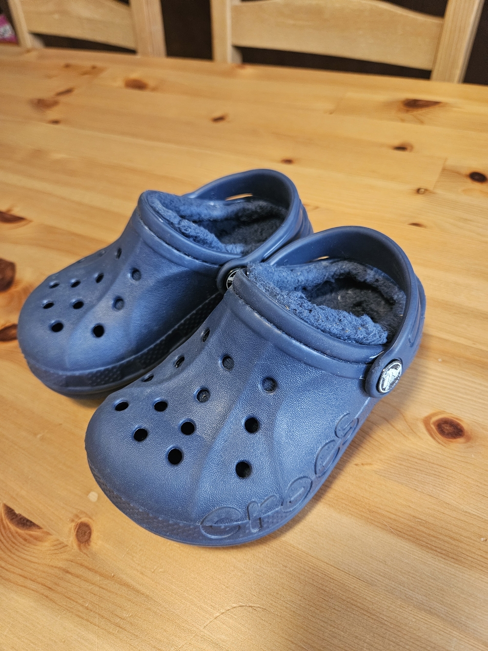 Crocs - Navy - fleece-lined - size 8 - GUC